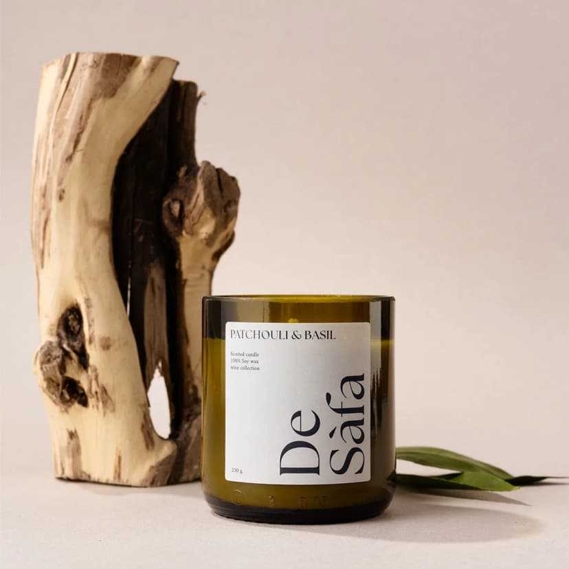 Ароматическая свеча ручной работы PATCHOULI & BASIL в винном стекле — фото 3