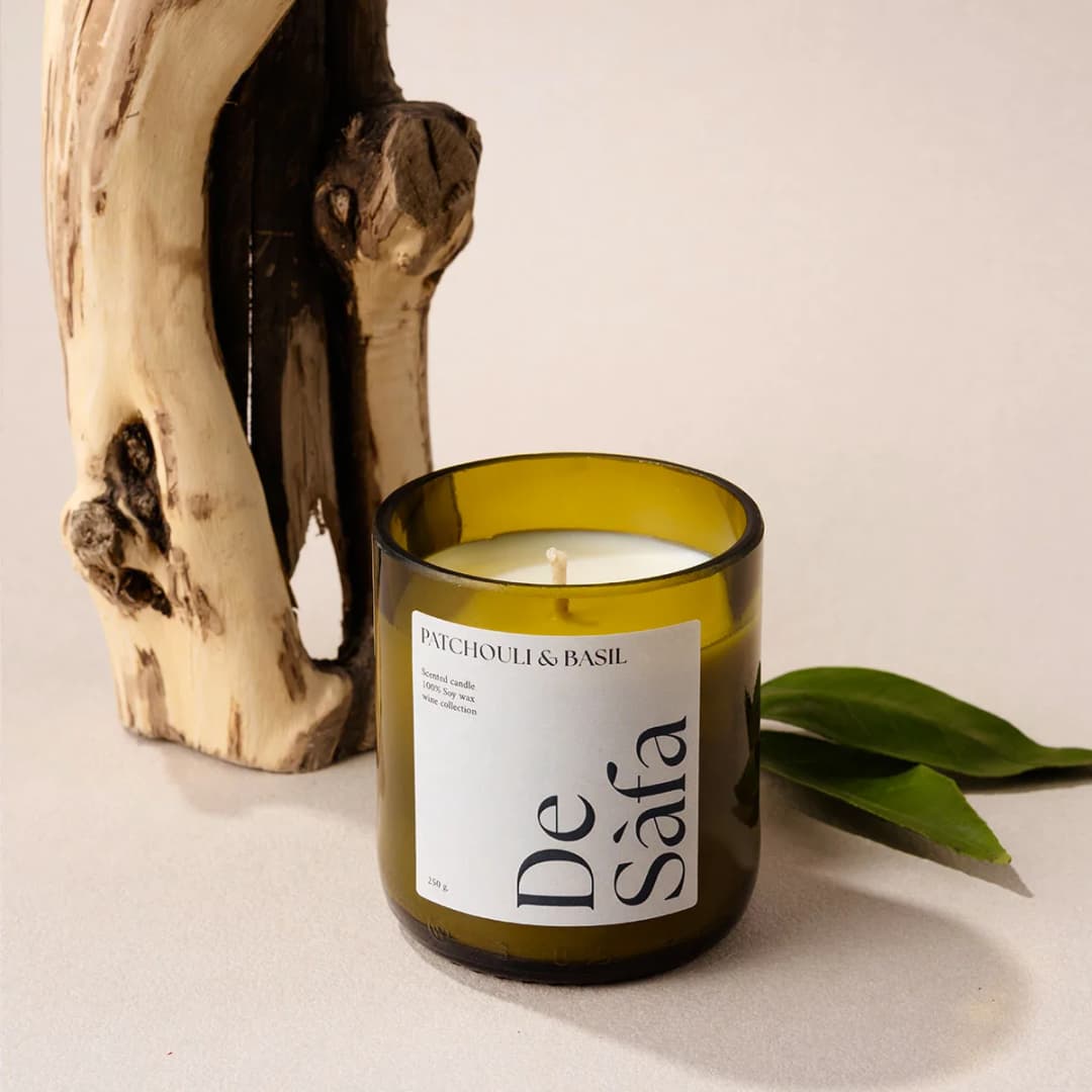 Ароматическая свеча ручной работы PATCHOULI & BASIL в винном стекле