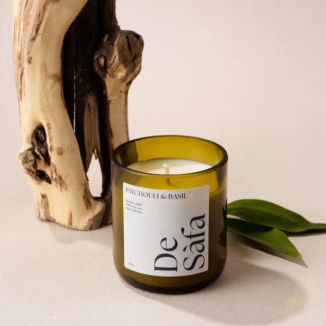 Ароматическая свеча ручной работы PATCHOULI & BASIL в винном стекле