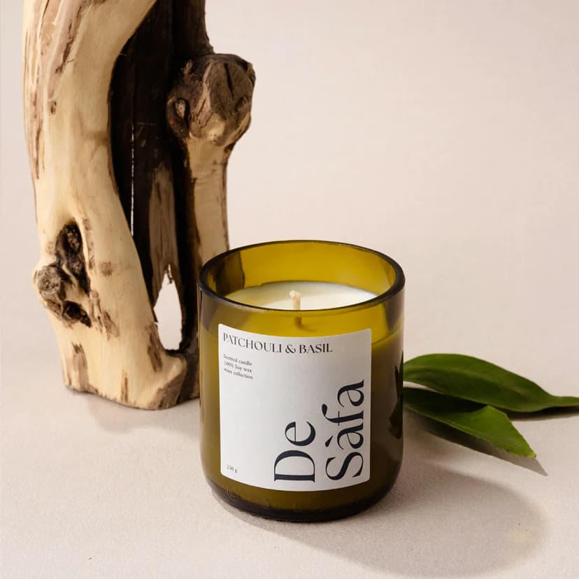 Ароматическая свеча ручной работы PATCHOULI & BASIL в винном стекле