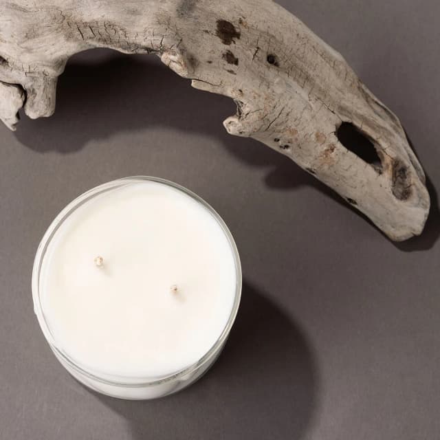 Ароматическая свеча ручной работы TOBACCO VANILLA в стеклянном подсвечнике