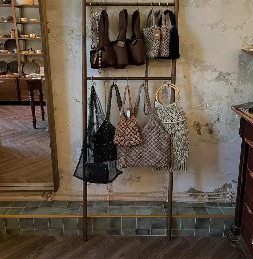 Pocket muse